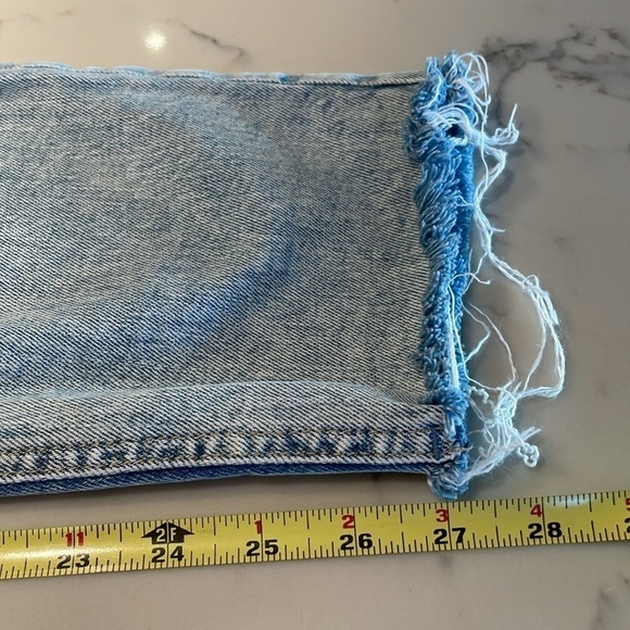 Old Navy Sky-Hi straight leg jean / size 2 - Picture 10 of 11